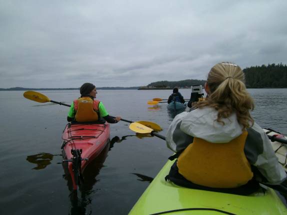 Passeio de caiaque em Tofino, na costa oeste da Vancouver Island, na Columbia Britânica.no Canadá